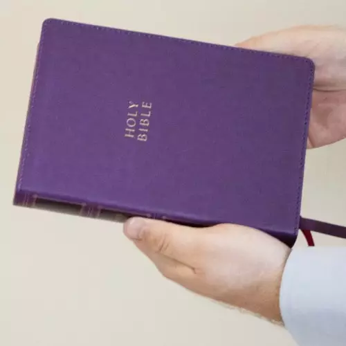 KJV Holy Bible: Compact Bible with 43,000 Center-Column Cross References, Purple Leathersoft, Red Letter, Comfort Print: King James Version