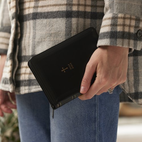 KJV Holy Bible: Compact with 43,000 Cross References, Black Leathersoft with zipper, Red Letter, Comfort Print: King James Version