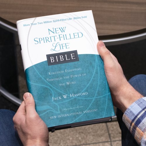 NIV New Spirit Filled Life Bible, Hardback, Study, Maps, Book Introductions, Articles, Concordance, Footnotes, Cross References, Ribbon Marker