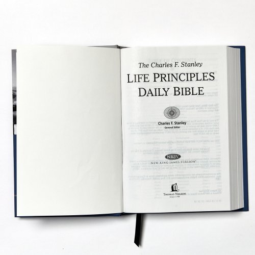 NKJV Charles F. Stanley Life Principles Daily Bible: Hardback