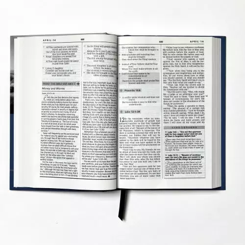 NKJV Life Principles Daily Bible: Paperback