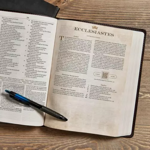 CSB Tony Evans Study Bible, Black, Genuine Leather, Articles, Sermon Videos, Devotionals, Presentation Page, Glossary, Charts, Concordance, Bible Reading Plan, Maps