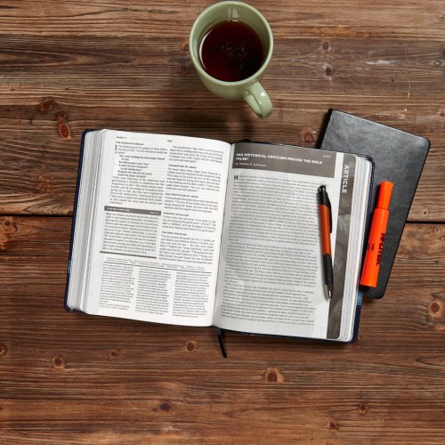 CSB Apologetics Study Bible, Navy Leathertouch