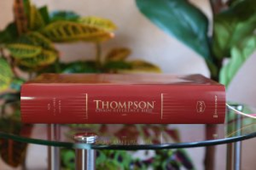 NKJV Thompson Chain-Reference Bible, Hardcover, Red Letter, Comfort Print