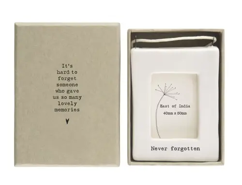 Mini hanging frame Never forgotten