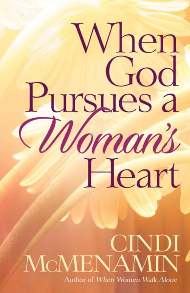 When God Pursues a Woman's Heart By Cindi Mc Menamin (Paperback)