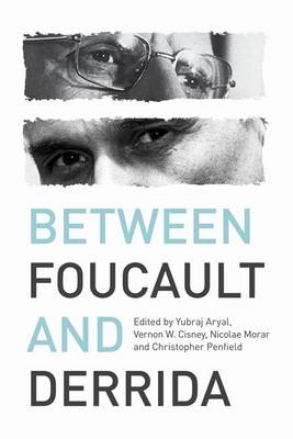 Between Foucault and Derrida By Aryal Yubraj (Hardback) 9780748697694