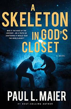 Skeleton In Gods Closet A By Paul L Maier (Paperback) 9781401687120