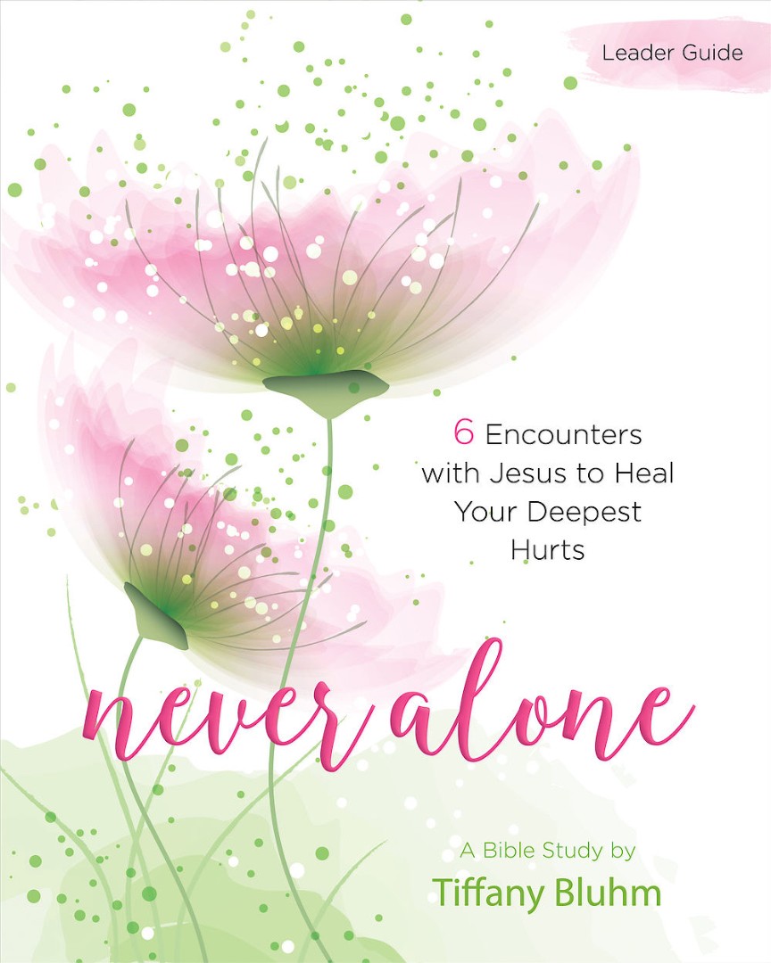 Never Alone - Women's Bible Study Leader Guide By Bluhm Tiffany