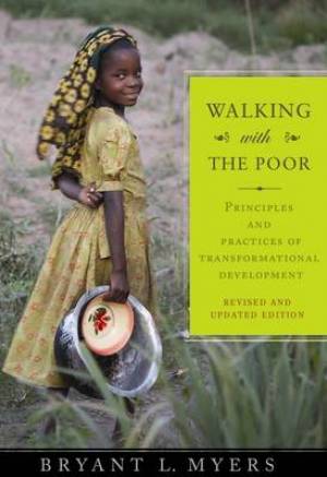 Walking With The Poor By Bryant Myers (Paperback) 9781570759390