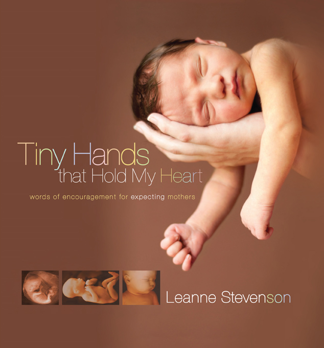 Tiny Hands That Hold My Heart By Leanne Stevenson (Hardback)